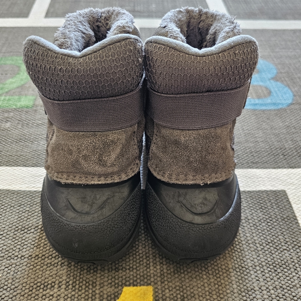 North Face Alpenglow size 7 toddler boot